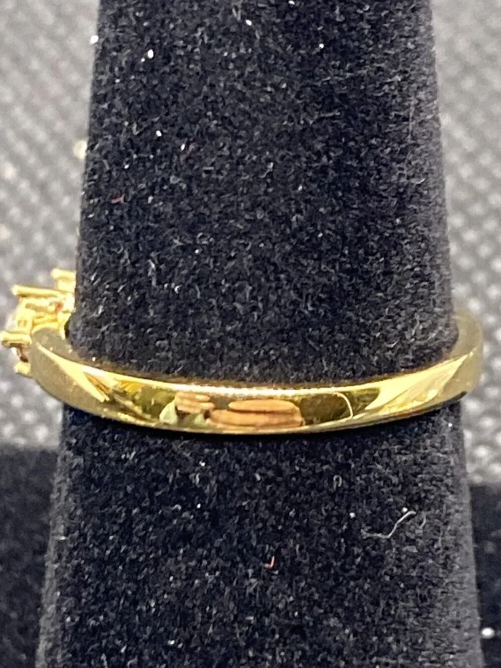 VTG Avon Gold-Tone 5-Stone Cubic Zirconia Eternity Anniversary Ring SZ 7 NV Mark
